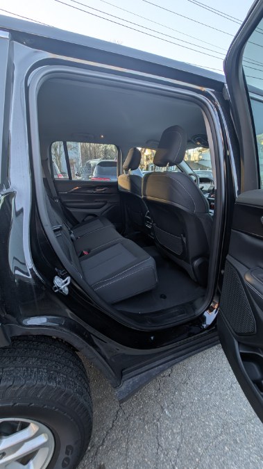 2023 Jeep Grand Cherokee Laredo 4x4 photo