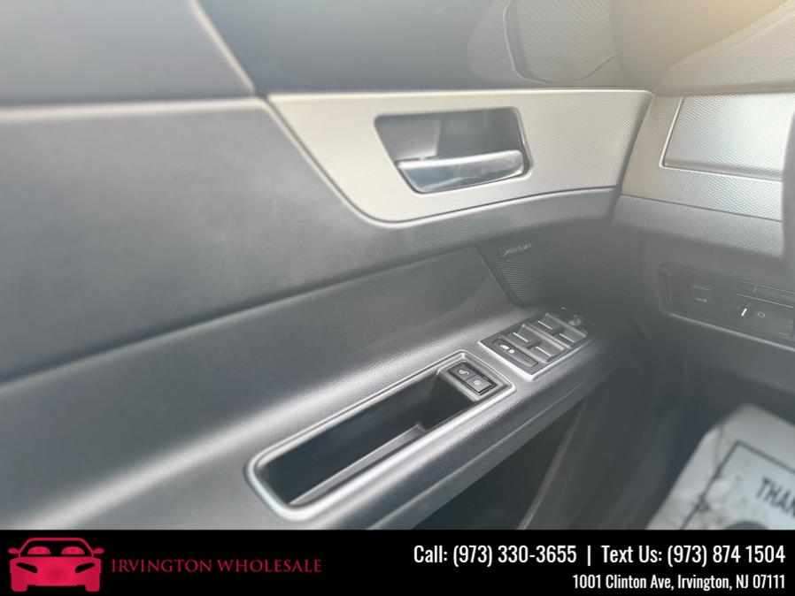 2018 Jaguar XF Sedan 25t AWD photo
