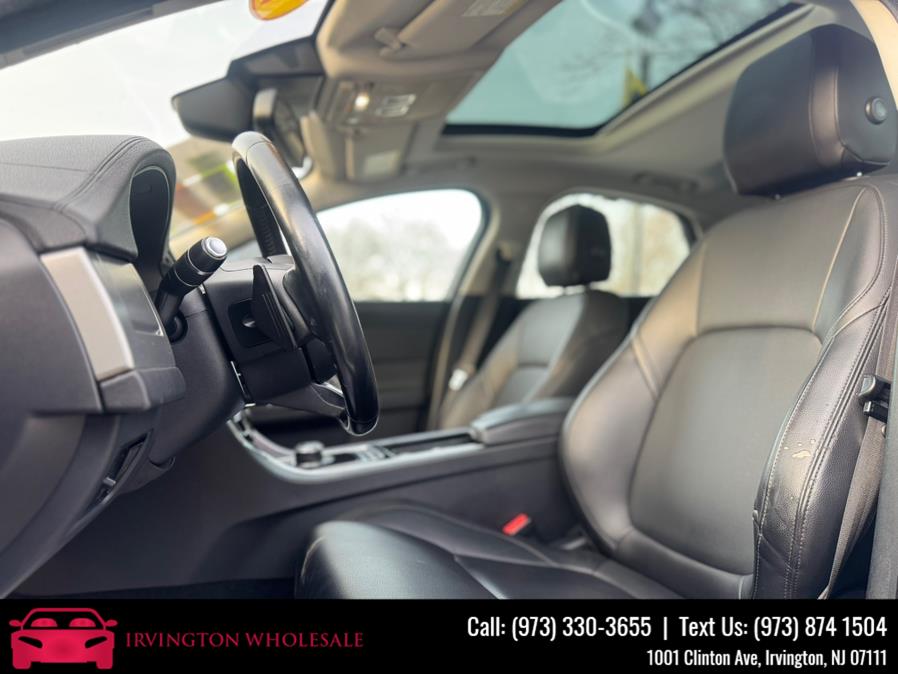 2018 Jaguar XF Sedan 25t AWD photo