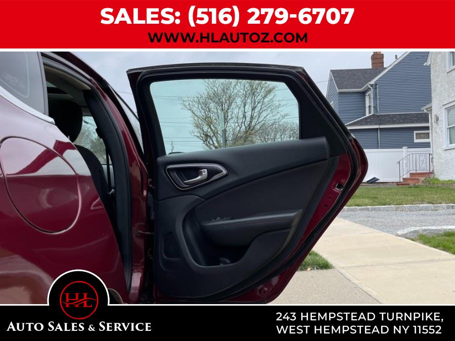 2016 Chrysler 200 4dr Sdn Limited FWD photo