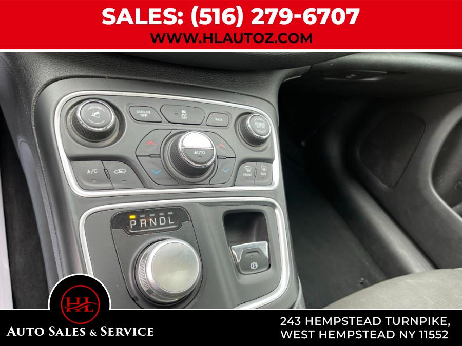 2016 Chrysler 200 4dr Sdn Limited FWD photo