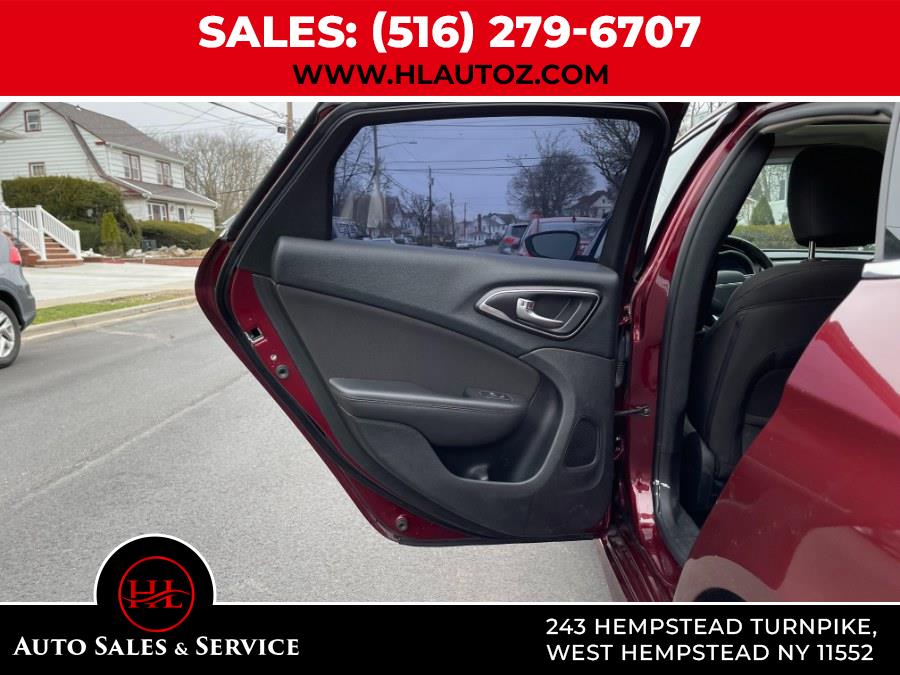 2016 Chrysler 200 4dr Sdn Limited FWD photo