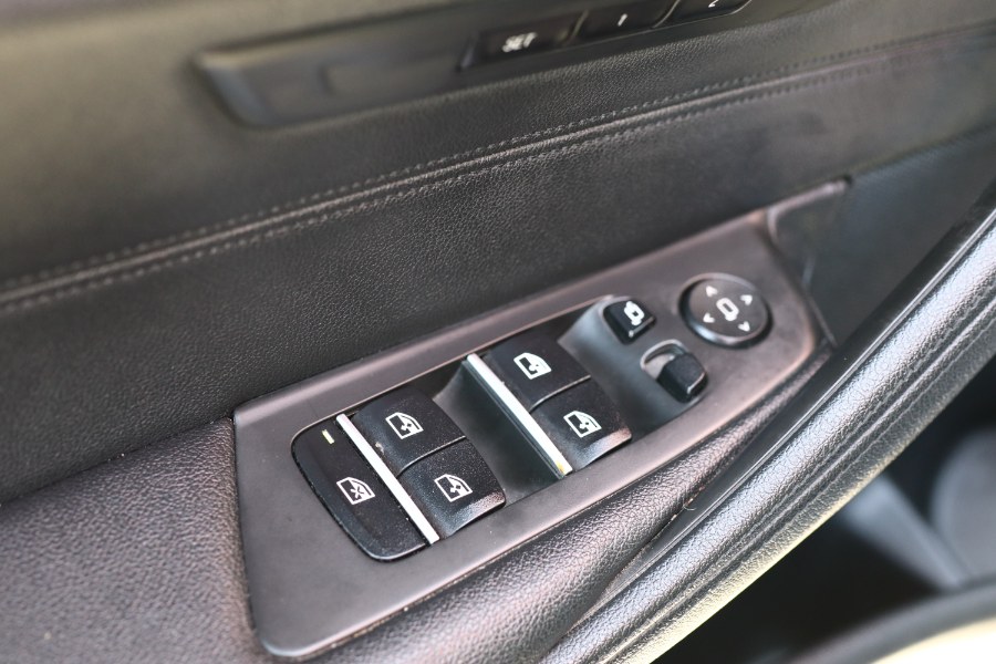 2019 BMW 5-Series 530i xDrive Sedan photo
