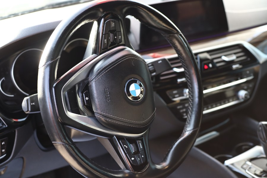 2019 BMW 5-Series 530i xDrive Sedan photo