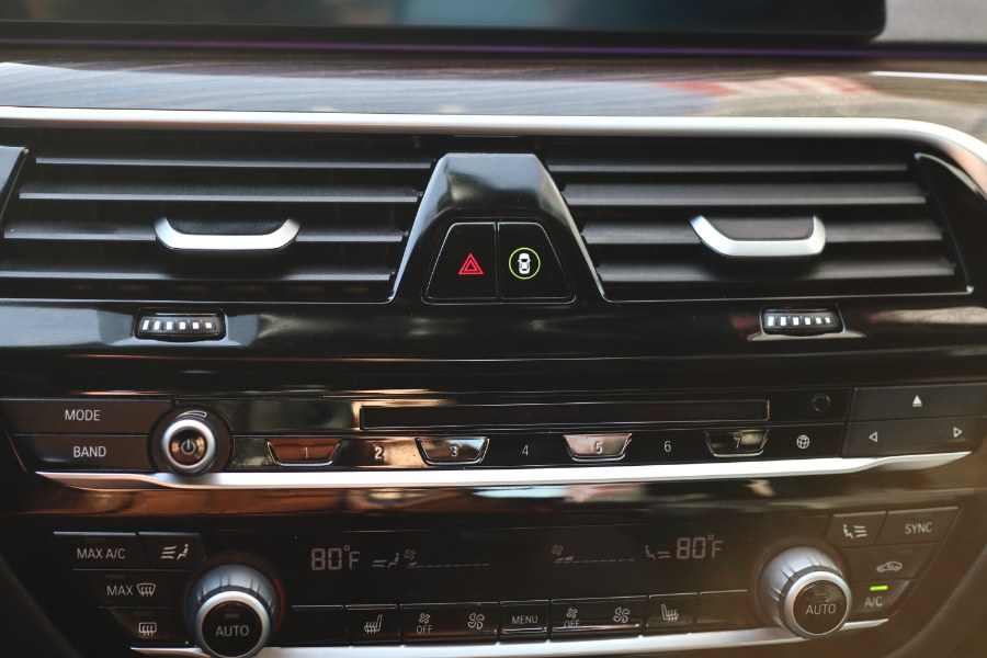 2019 BMW 5-Series 530i xDrive Sedan photo