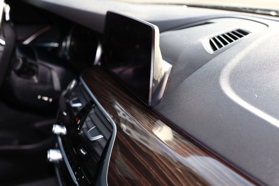 2019 BMW 5-Series 530i xDrive Sedan photo