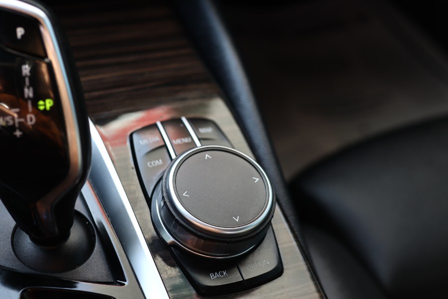 2019 BMW 5-Series 530i xDrive Sedan photo