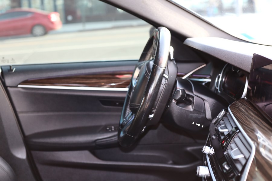 2019 BMW 5-Series 530i xDrive Sedan photo