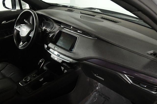 2022 Cadillac XT4 Luxury photo
