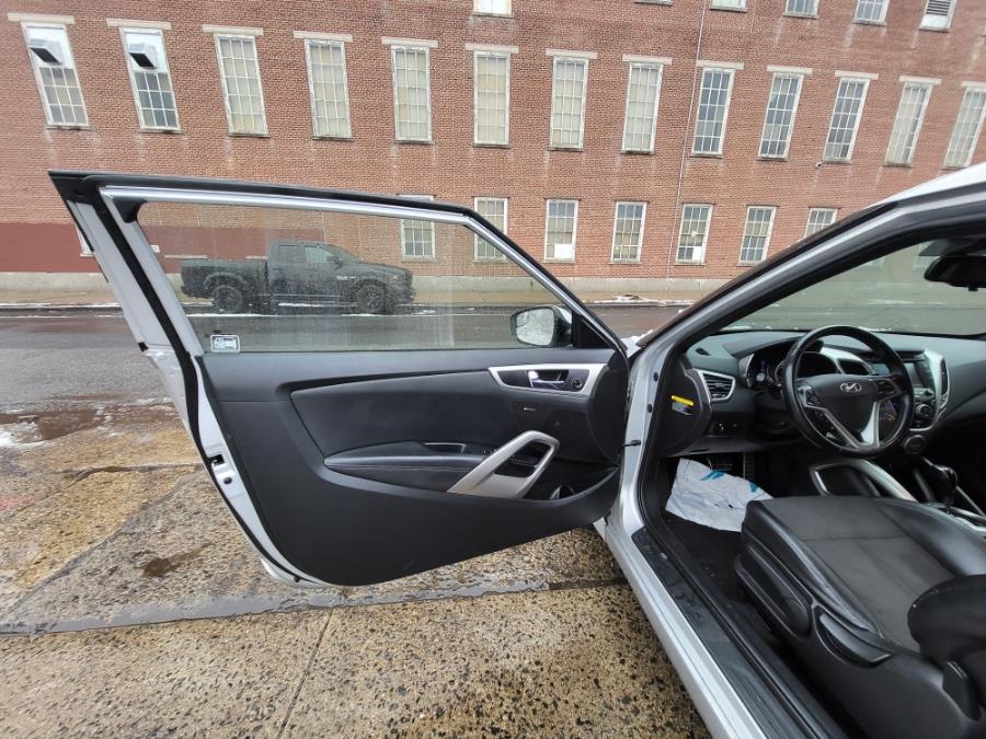 2016 Hyundai Veloster 3dr Cpe Auto photo