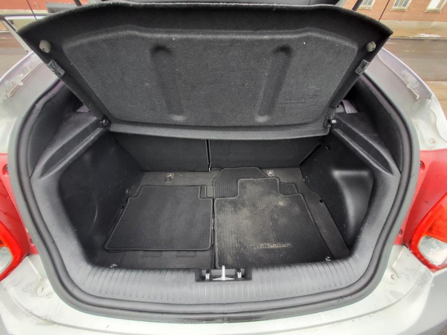 2016 Hyundai Veloster 3dr Cpe Auto photo