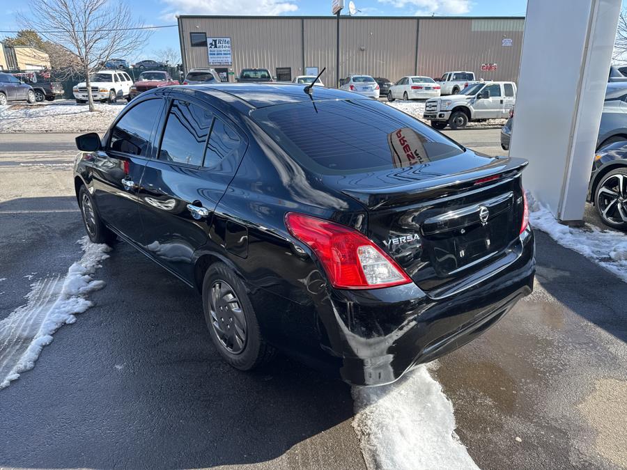 2017 Nissan Versa SV photo