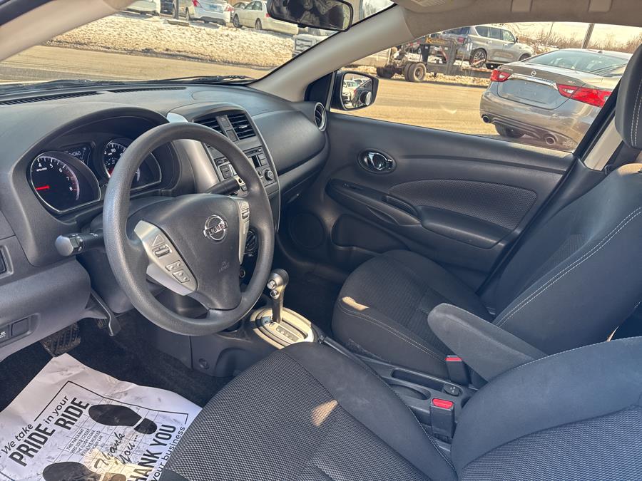 2017 Nissan Versa SV photo