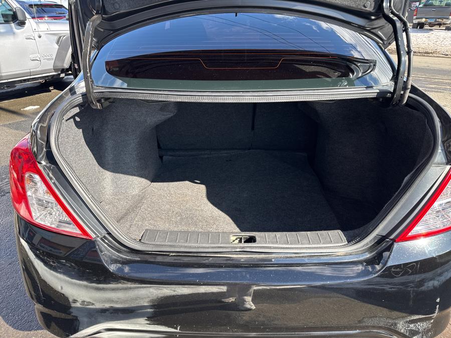 2017 Nissan Versa SV photo