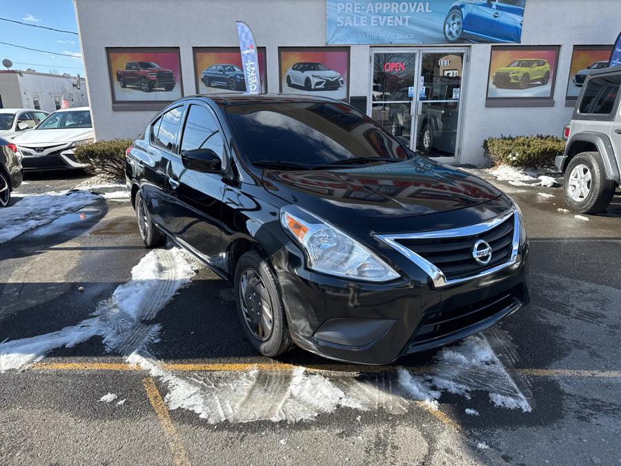 2017 Nissan Versa SV photo