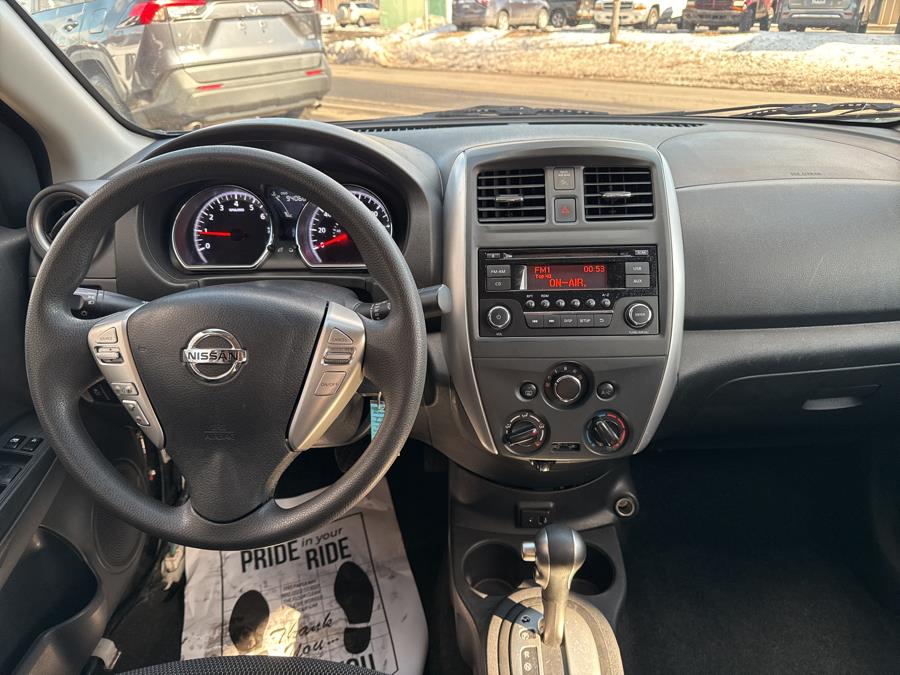 2017 Nissan Versa SV photo