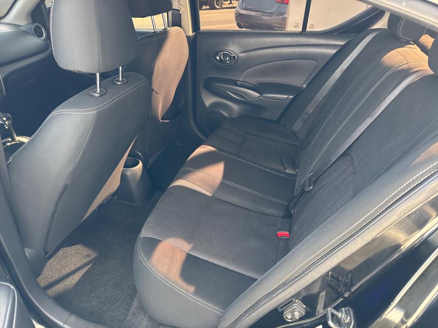 2017 Nissan Versa SV photo