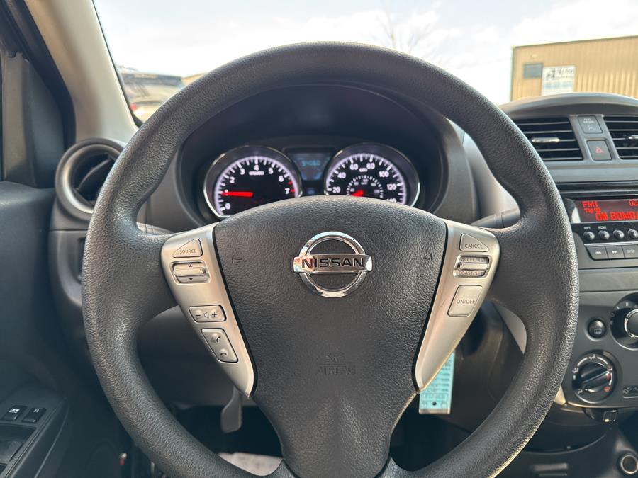 2017 Nissan Versa SV photo