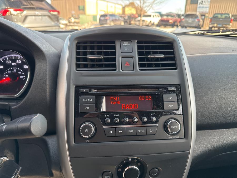2017 Nissan Versa SV photo