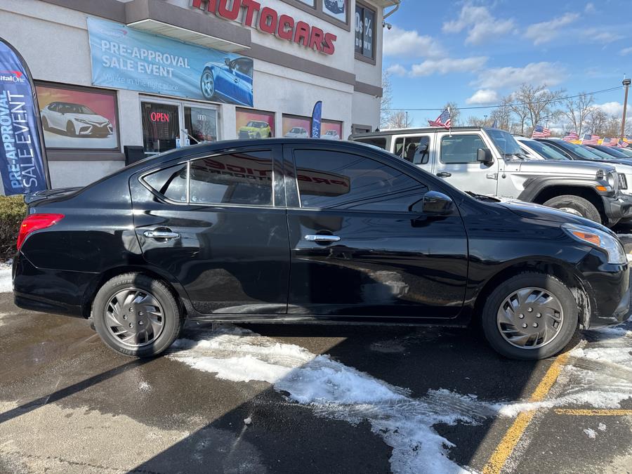 2017 Nissan Versa SV photo