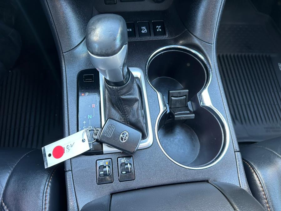 2017 Toyota Highlander XLE V6 AWD (Natl) photo