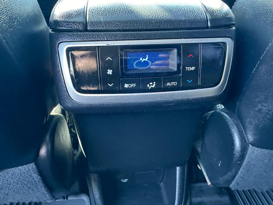 2017 Toyota Highlander XLE V6 AWD (Natl) photo