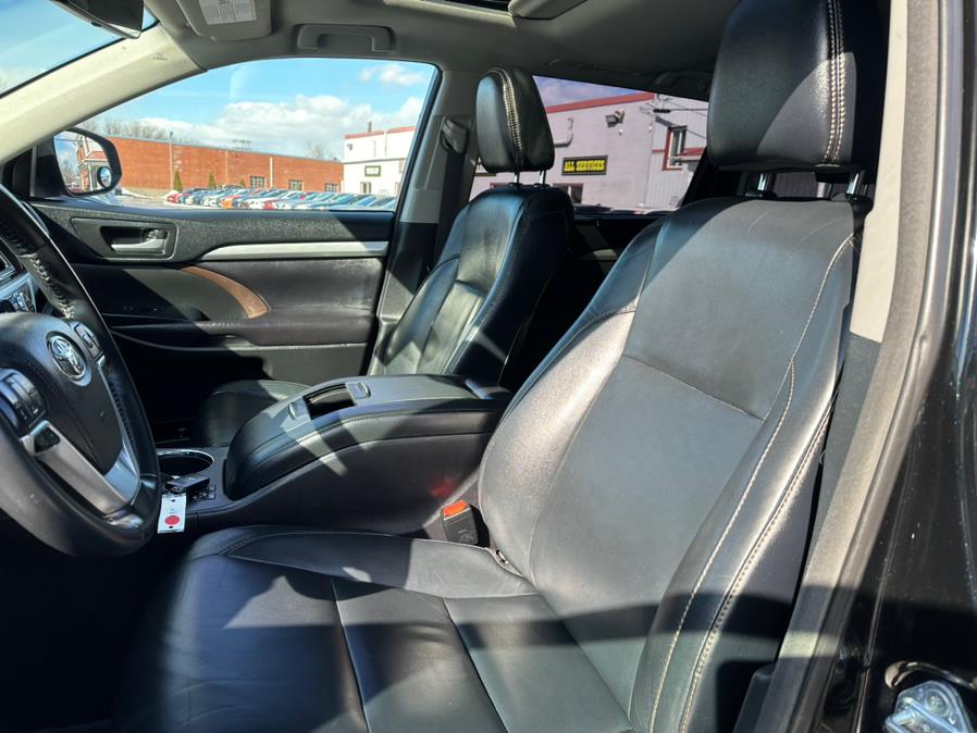 2017 Toyota Highlander XLE V6 AWD (Natl) photo