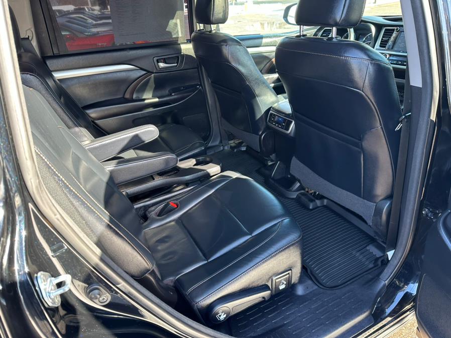 2017 Toyota Highlander XLE V6 AWD (Natl) photo
