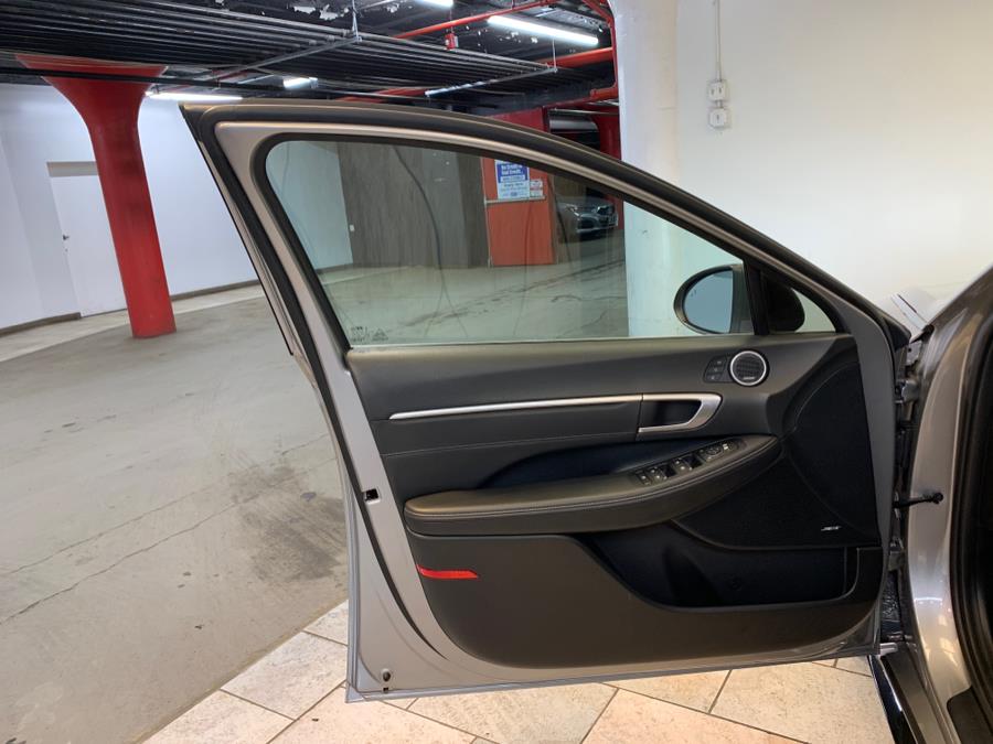 2022 Hyundai Sonata Limited 1.6T photo