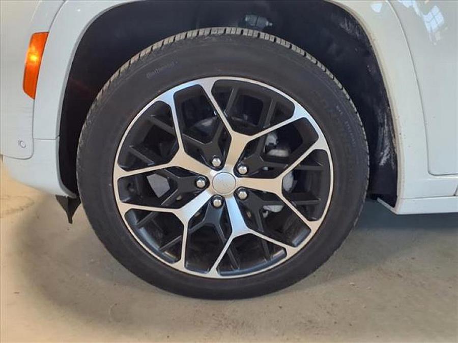 2023 Jeep Grand Cherokee SUMMIT RESERVE photo