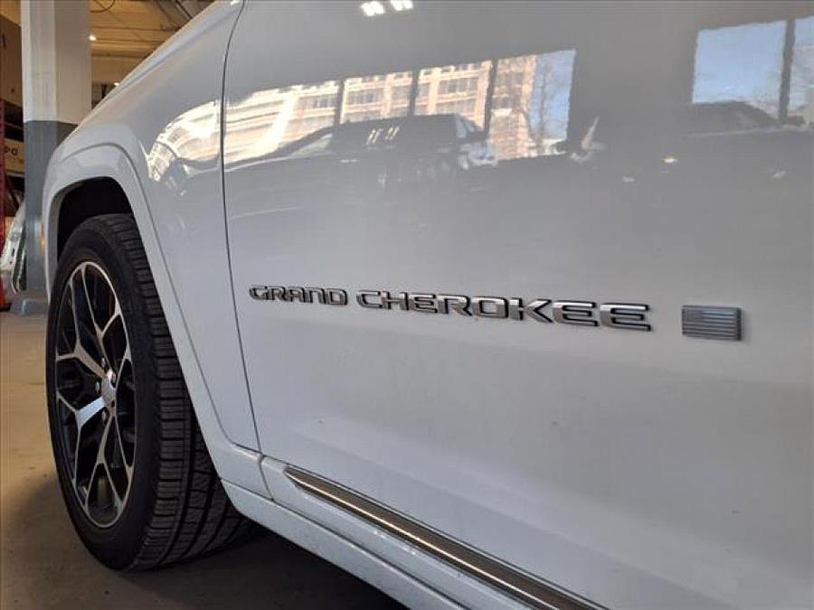 2023 Jeep Grand Cherokee SUMMIT RESERVE photo