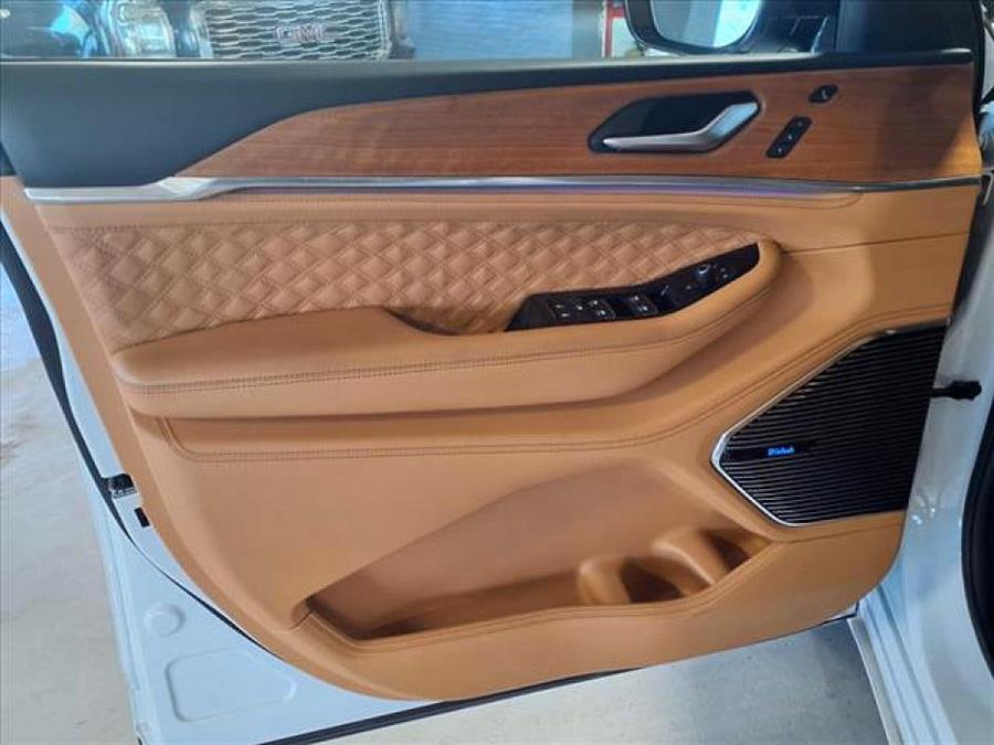 2023 Jeep Grand Cherokee SUMMIT RESERVE photo