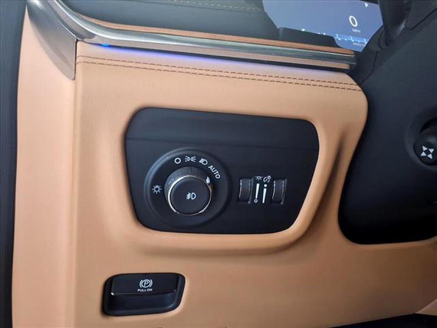 2023 Jeep Grand Cherokee SUMMIT RESERVE photo