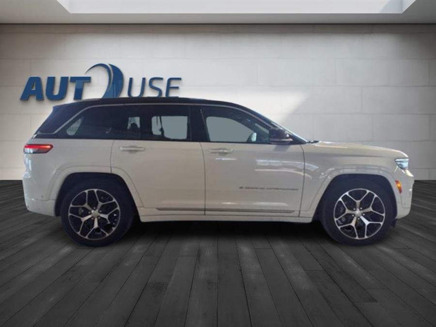 2023 Jeep Grand Cherokee SUMMIT RESERVE photo