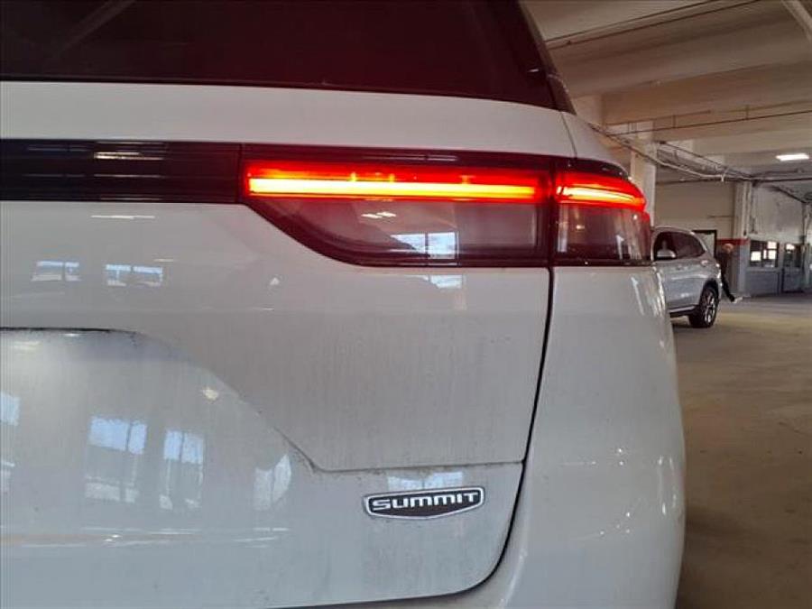 2023 Jeep Grand Cherokee SUMMIT RESERVE photo