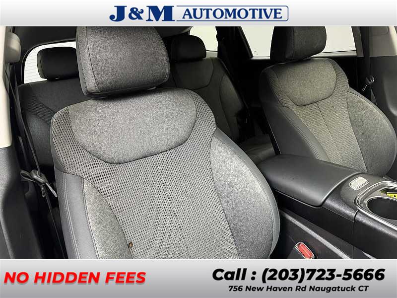 2021 Hyundai Santa Fe SE photo