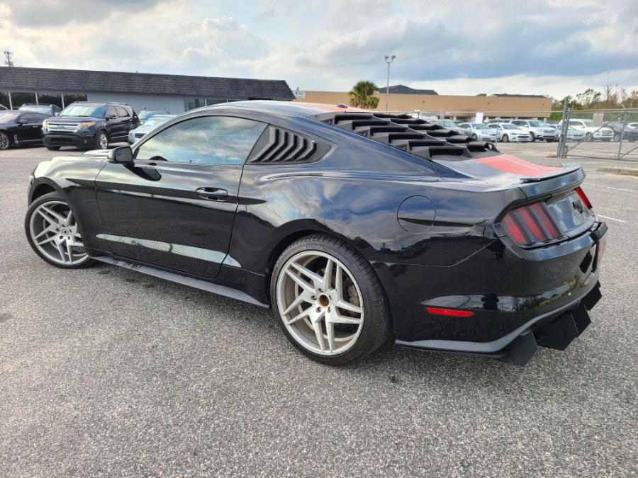 2017 Ford Mustang EcoBoost Fastback photo