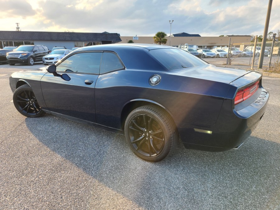 2013 Dodge Challenger SXT photo