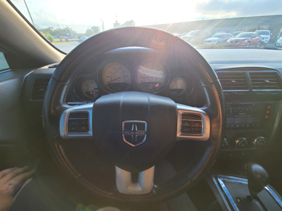 2013 Dodge Challenger SXT photo