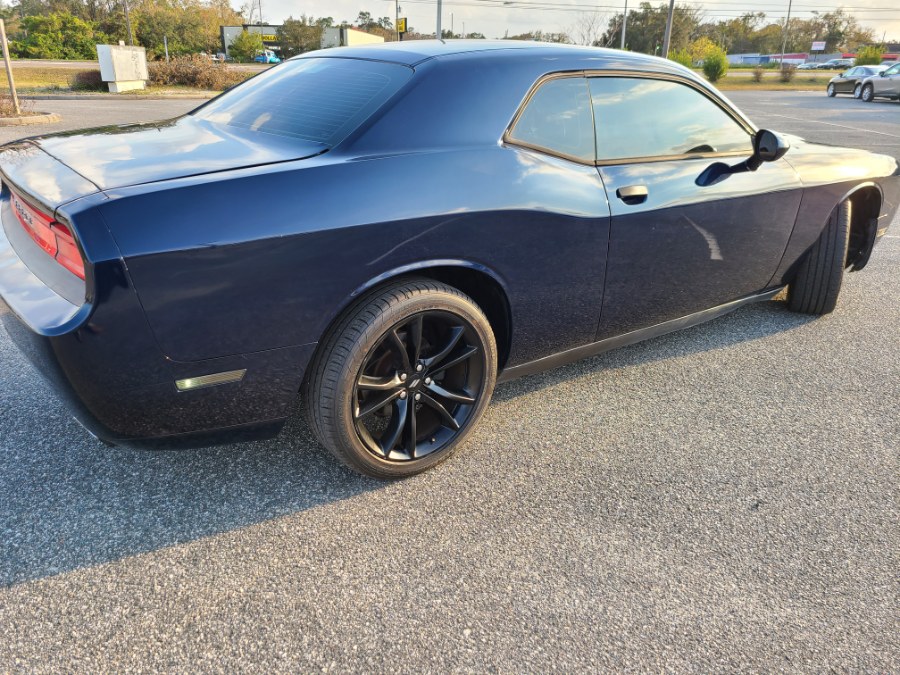2013 Dodge Challenger SXT photo