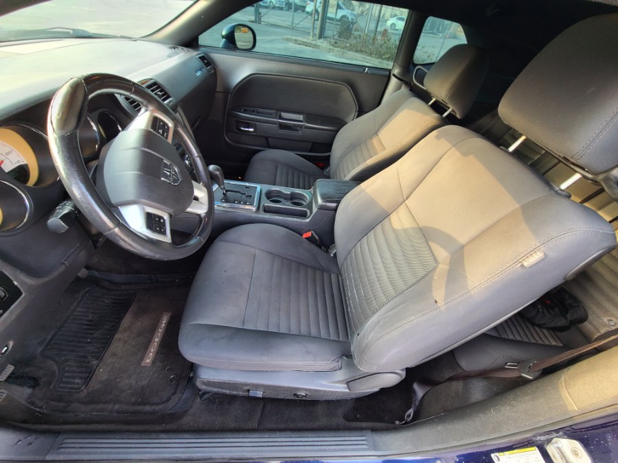 2013 Dodge Challenger SXT photo