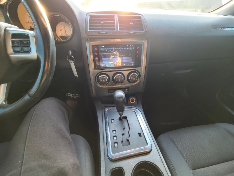 2013 Dodge Challenger SXT photo