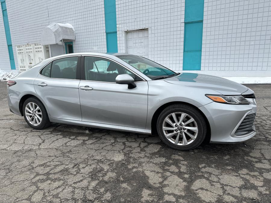 2021 Toyota Camry LE Auto (Natl) photo