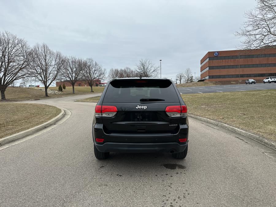 2017 Jeep Grand Cherokee Laredo 4x2 photo