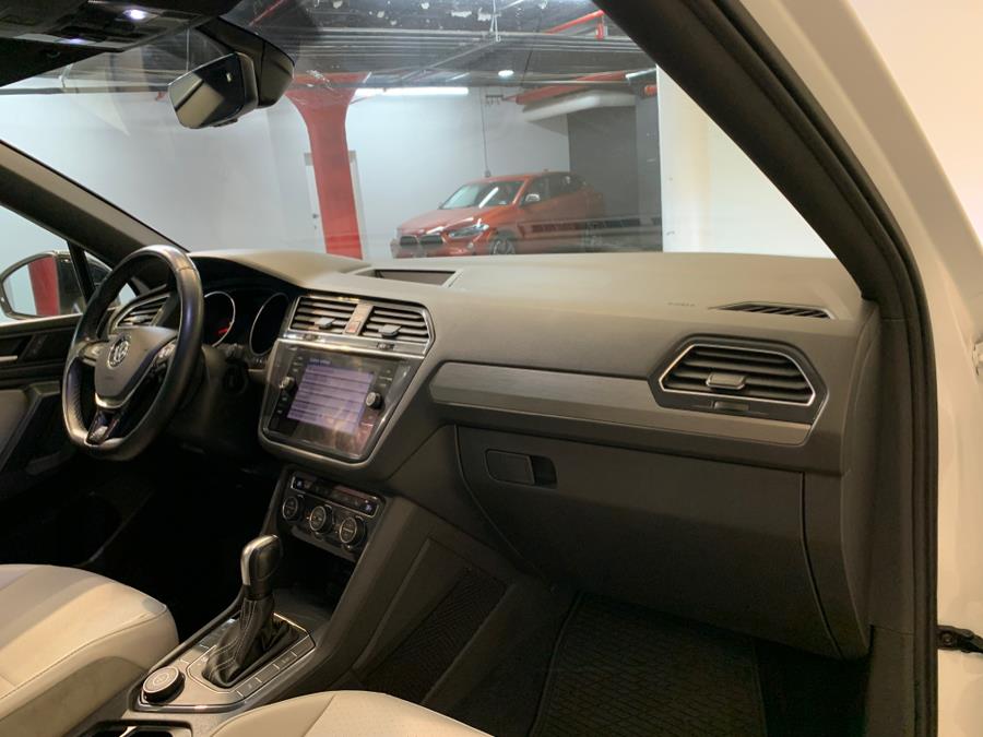 2021 Volkswagen Tiguan 2.0T SE R-Line Black 4MOTION photo