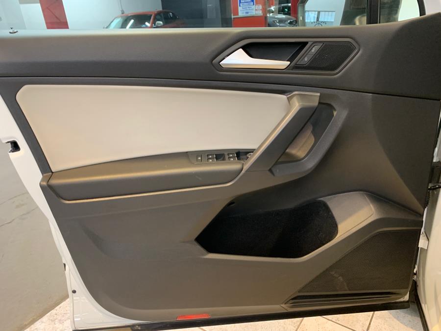 2021 Volkswagen Tiguan 2.0T SE R-Line Black 4MOTION photo