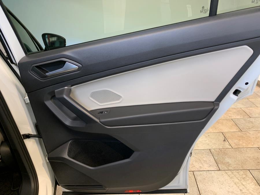2021 Volkswagen Tiguan 2.0T SE R-Line Black 4MOTION photo