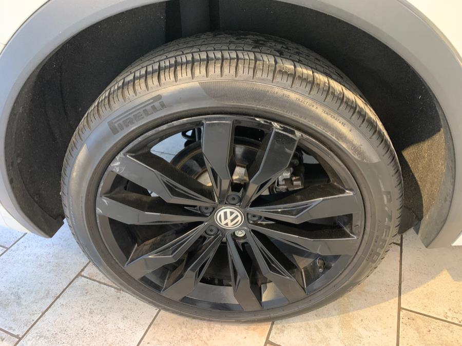 2021 Volkswagen Tiguan 2.0T SE R-Line Black 4MOTION photo