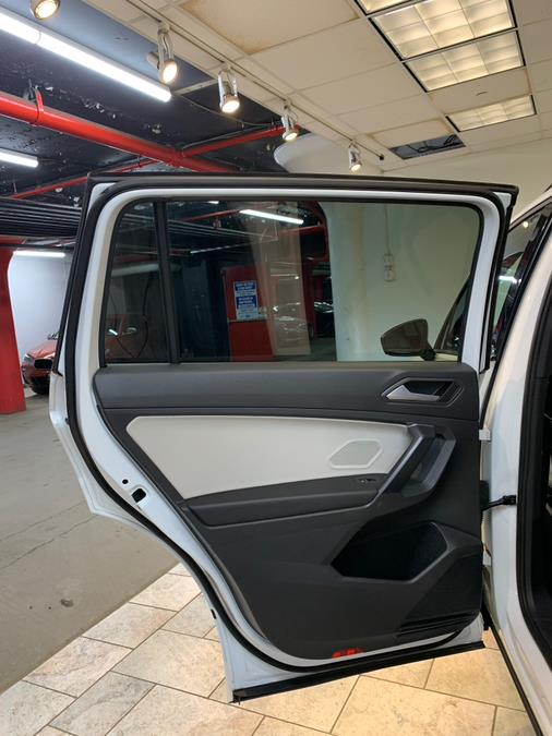 2021 Volkswagen Tiguan 2.0T SE R-Line Black 4MOTION photo
