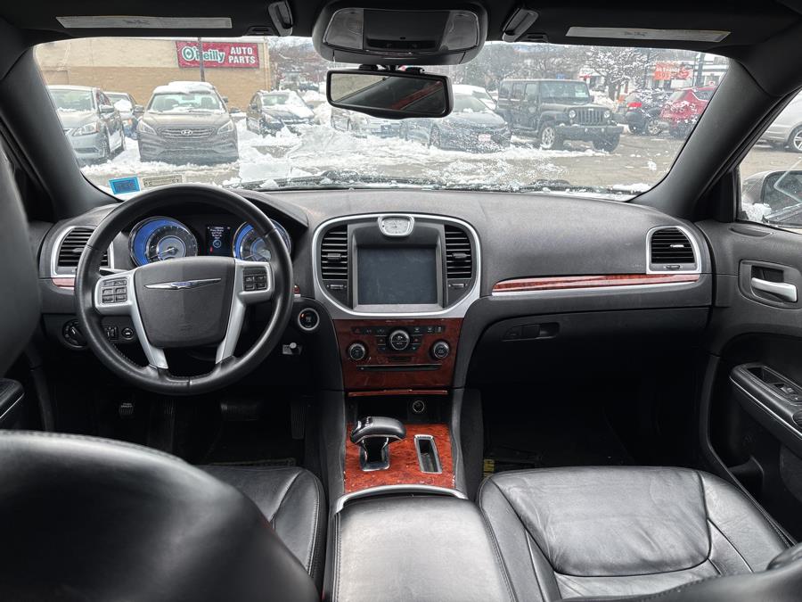 2014 Chrysler 300 photo